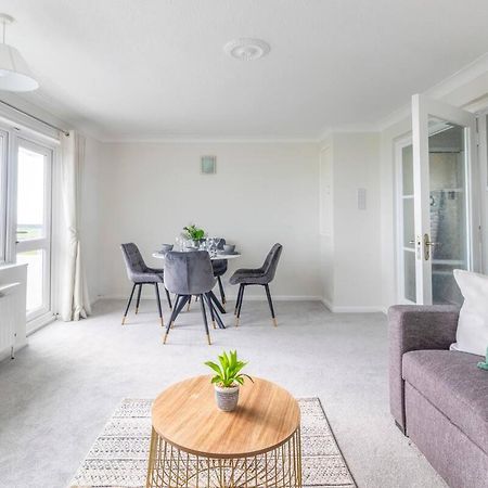 Breath Taking Sea View 2 Bedroom Sleeps 6- Parking บอร์นมัธ ภายนอก รูปภาพ